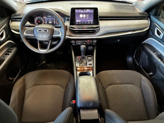 Used 2025 Jeep Compass Sport image 3