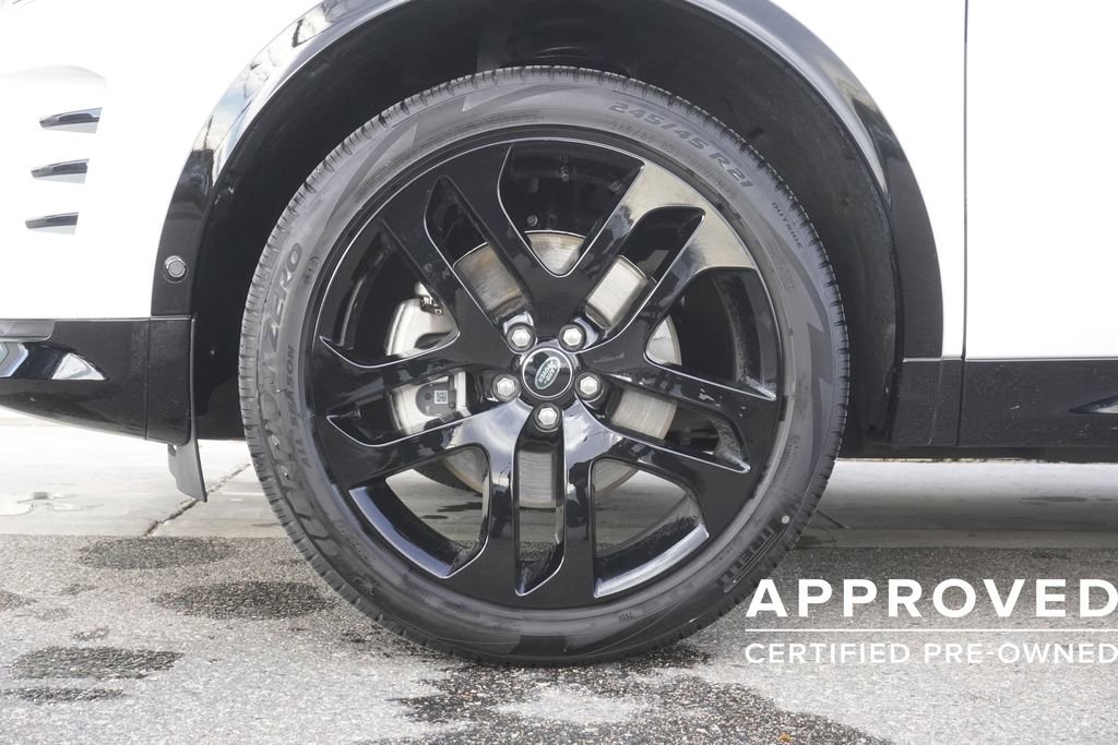 Used 2025 Land Rover Discovery Sport Dynamic SE image 32