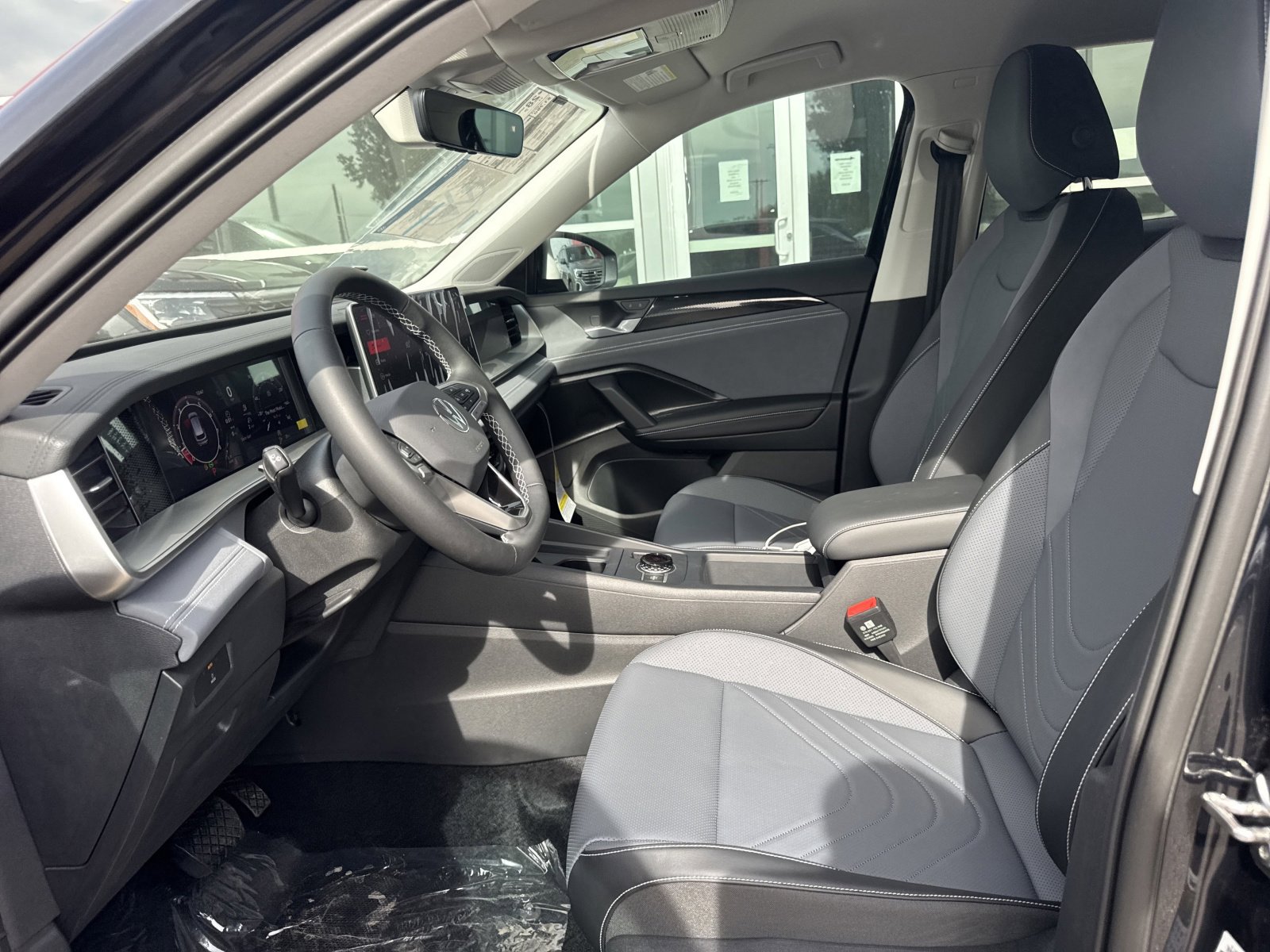 New 2026 Volkswagen Tiguan SE FWD image 10