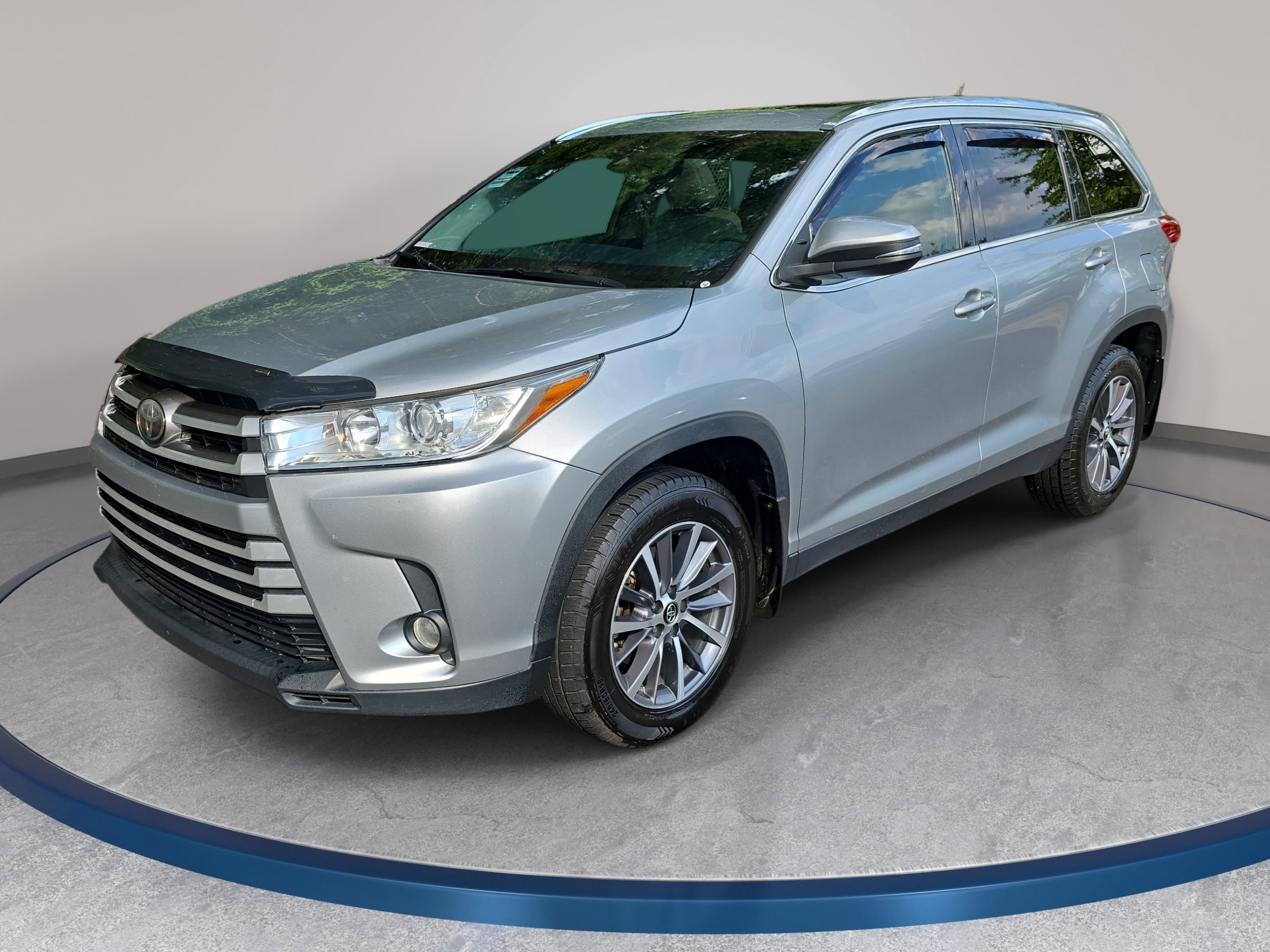 Used 2019 Toyota Highlander XLE AWD/4WD image 1
