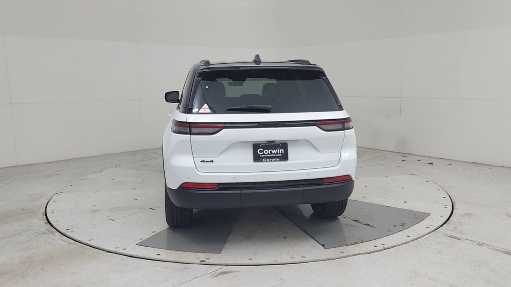 New 2025 Jeep Grand Cherokee Limited image 11