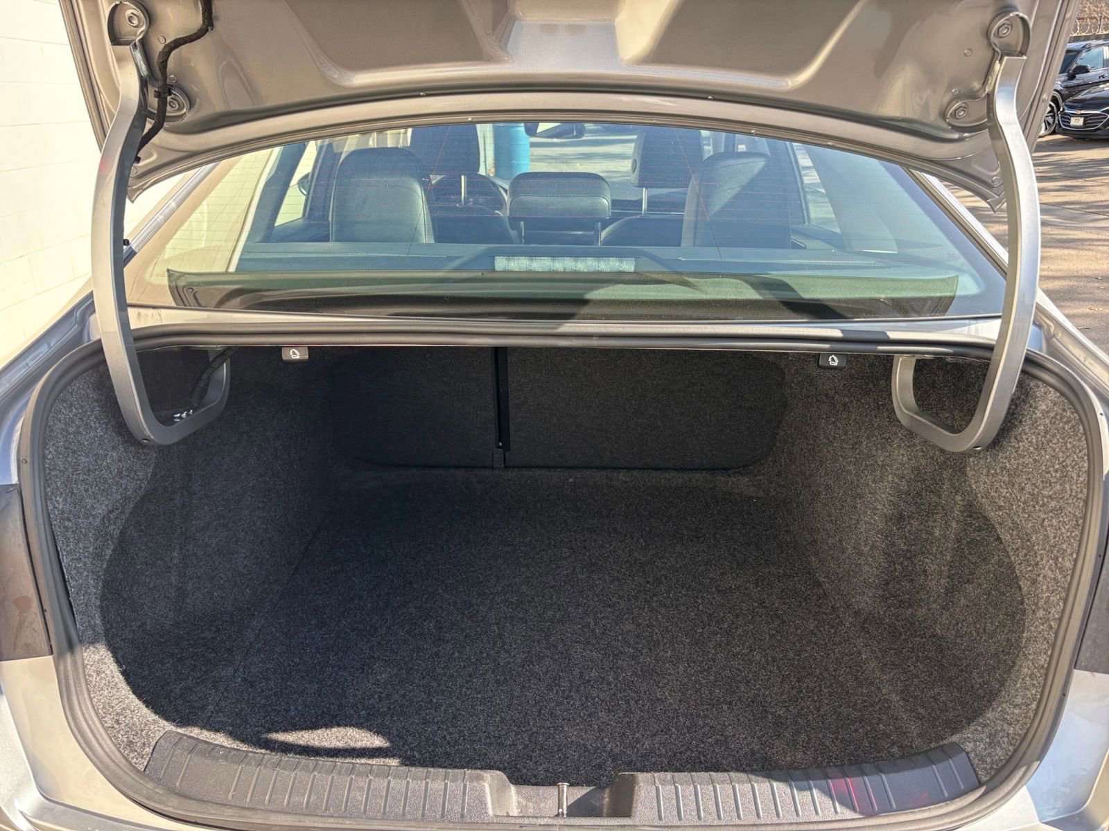 Used 2025 Volkswagen Jetta SE image 31