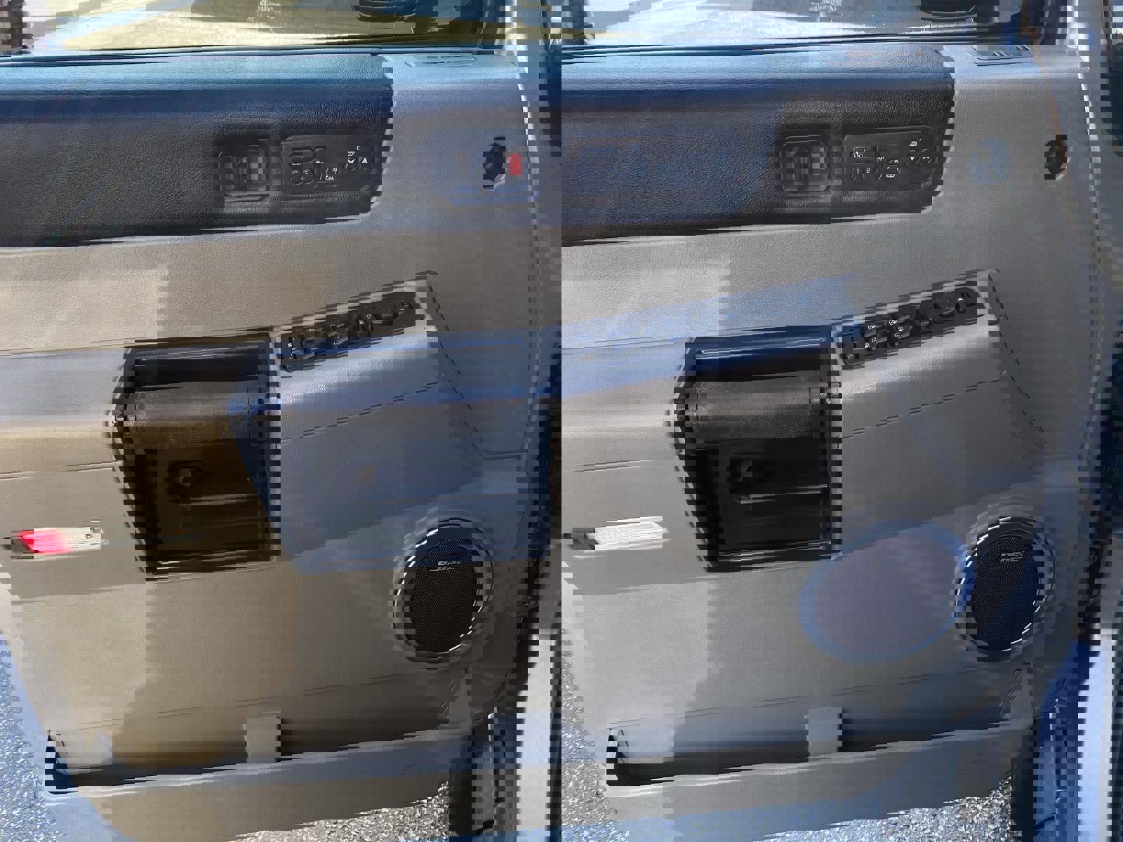 Used 2005 HUMMER H2 SUV w/ Preferred Equipment Group image 14