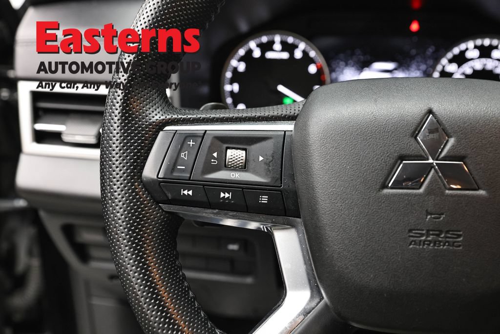 Used 2024 Mitsubishi Outlander SE AWD/4WD image 15
