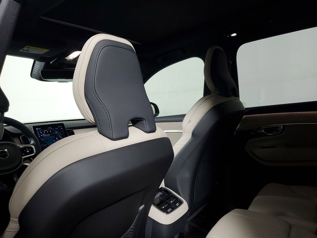 Certified 2026 Volvo XC90 B6 Plus w/ Protection Package Premier AWD/4WD image 16