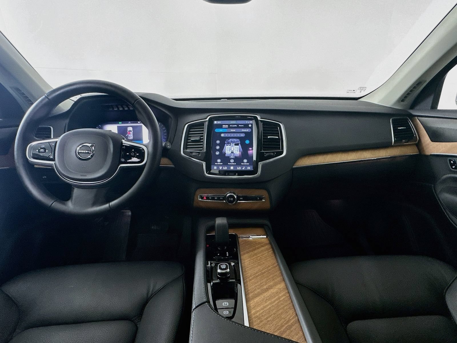 Used 2025 Volvo XC90 B6 Plus w/ Protection Package AWD/4WD image 14
