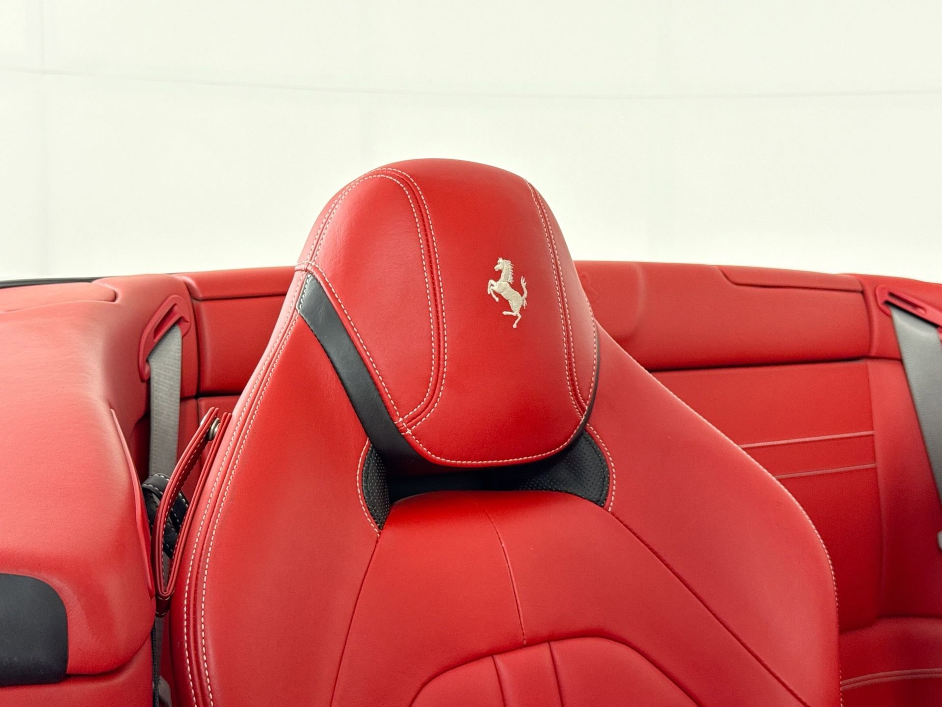 Certified 2018 Ferrari California T image 25