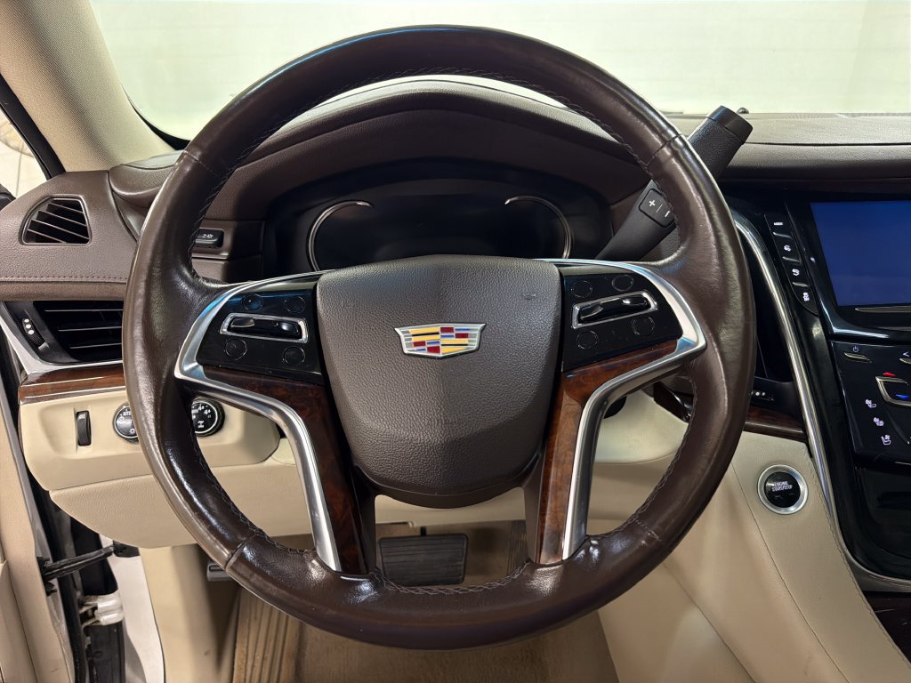 Used 2016 Cadillac Escalade ESV Luxury AWD/4WD image 19