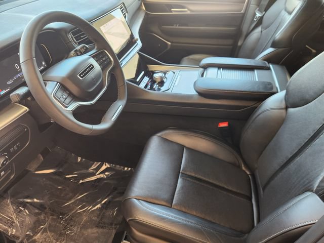 Used 2025 Jeep Wagoneer L Series II AWD/4WD image 4