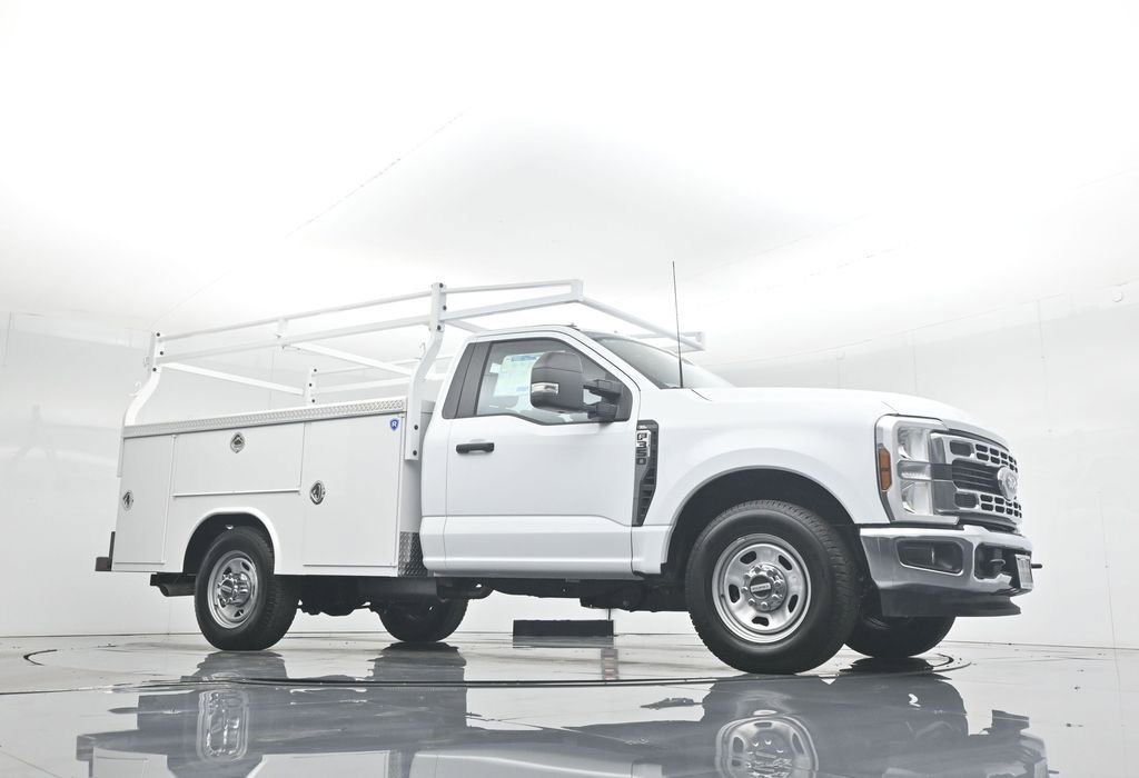 New 2025 Ford F350 XL w/ XL Chrome Package image 3