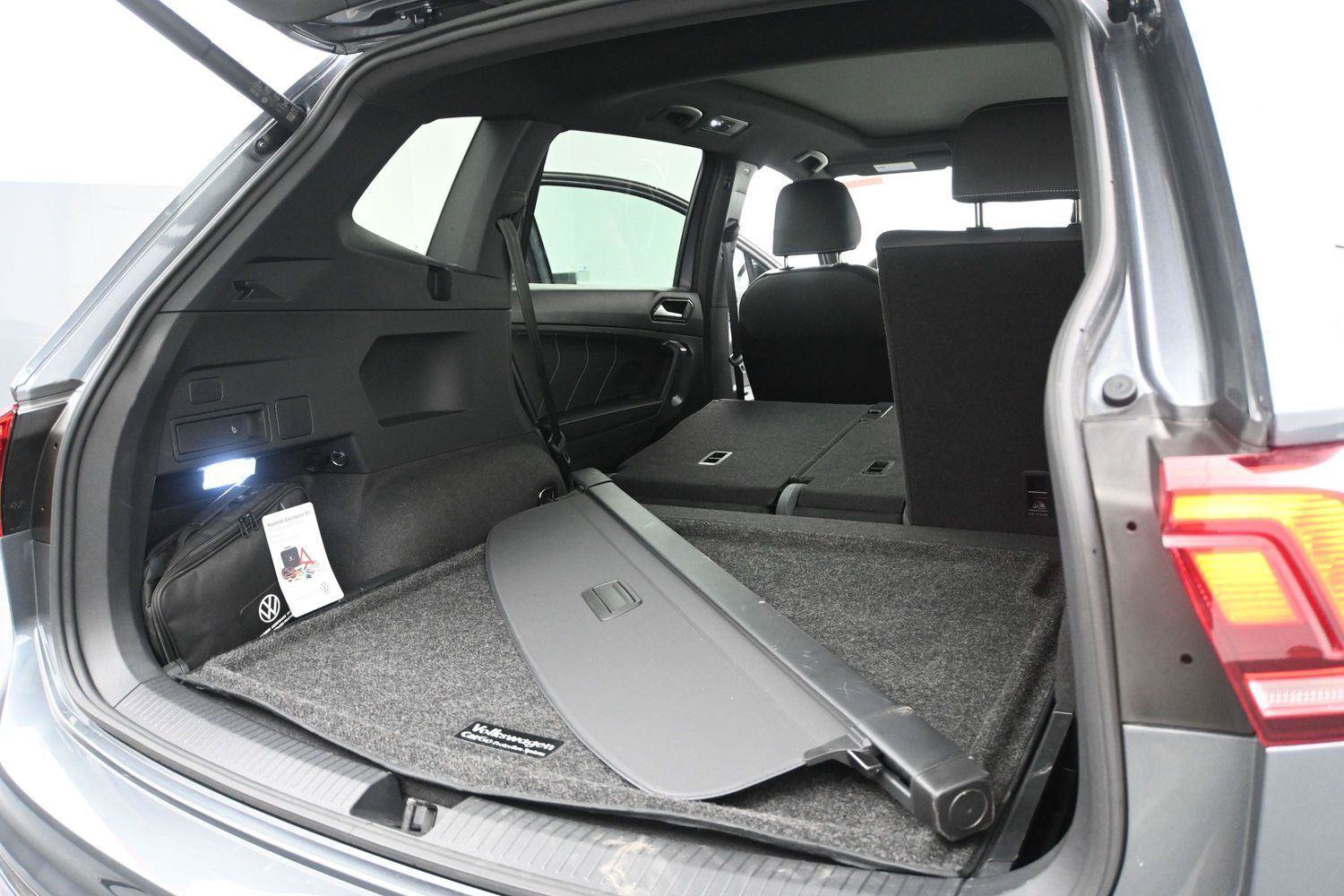 Certified 2024 Volkswagen Tiguan SE R-Line AWD/4WD image 13