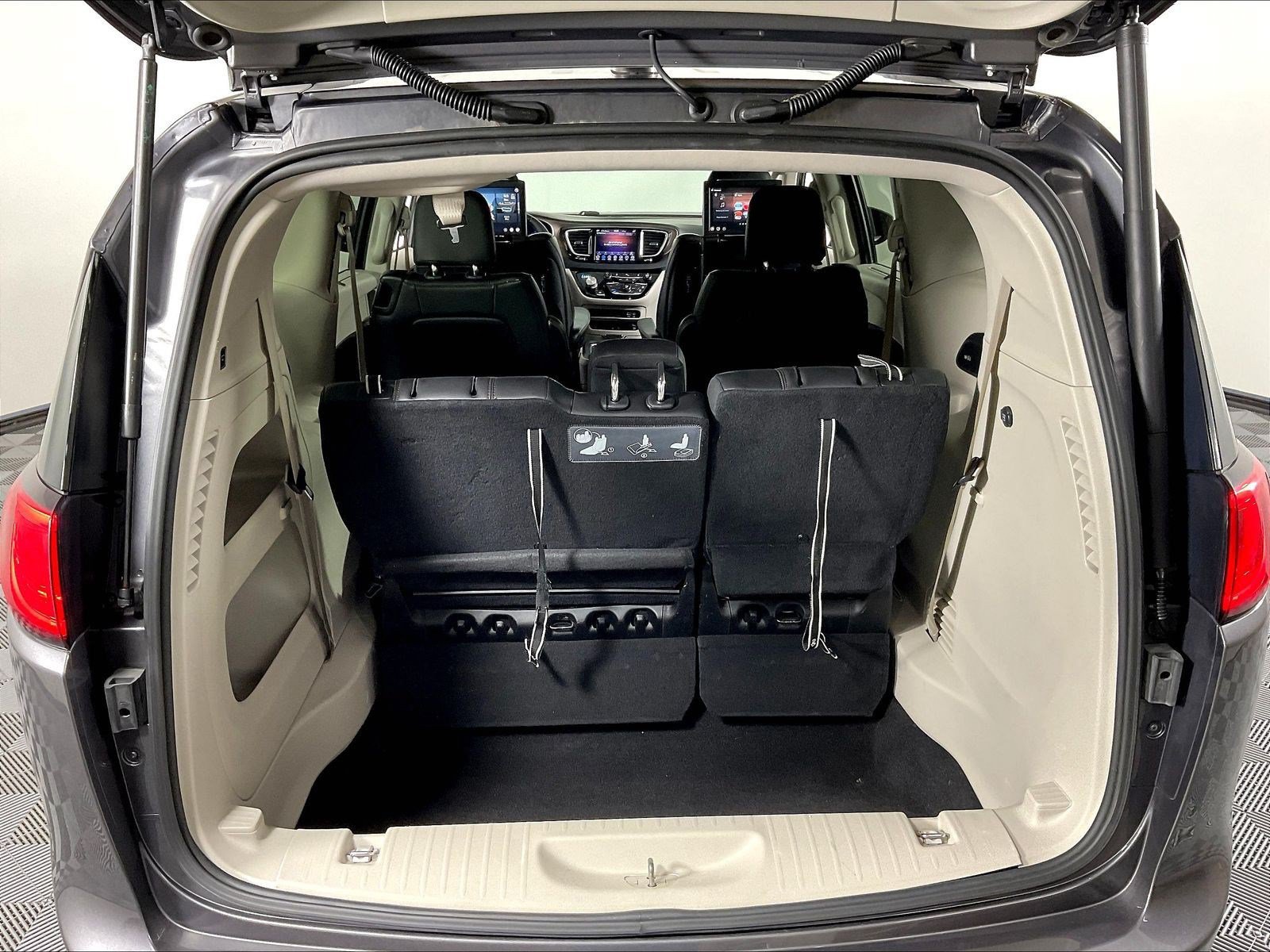 Used 2018 Chrysler Pacifica Touring-L Plus FWD image 40