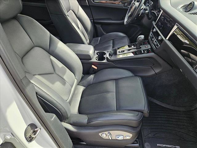 Used 2025 Porsche Macan Turbo AWD/4WD image 20