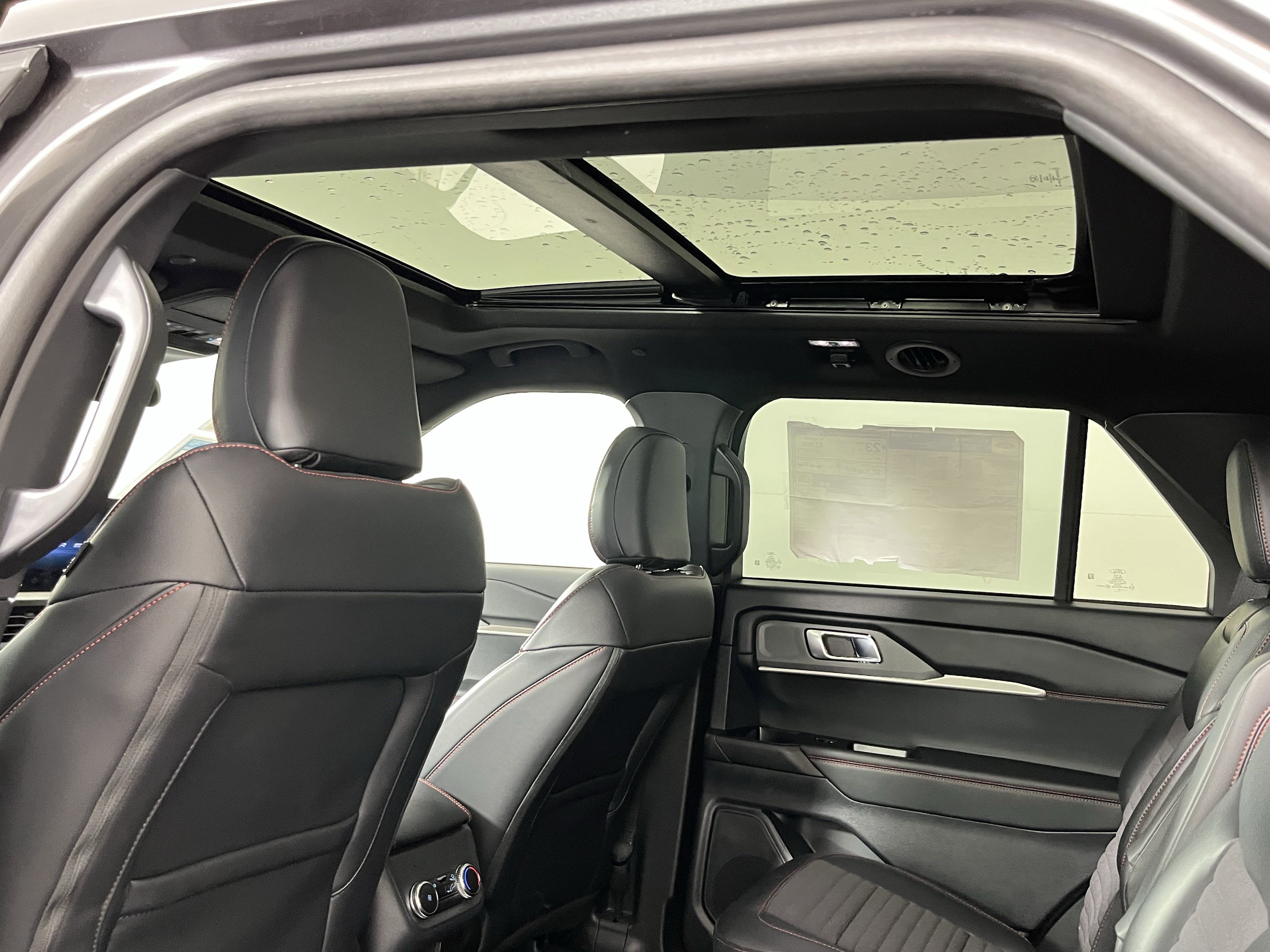 Used 2025 Ford Explorer ST-Line image 16