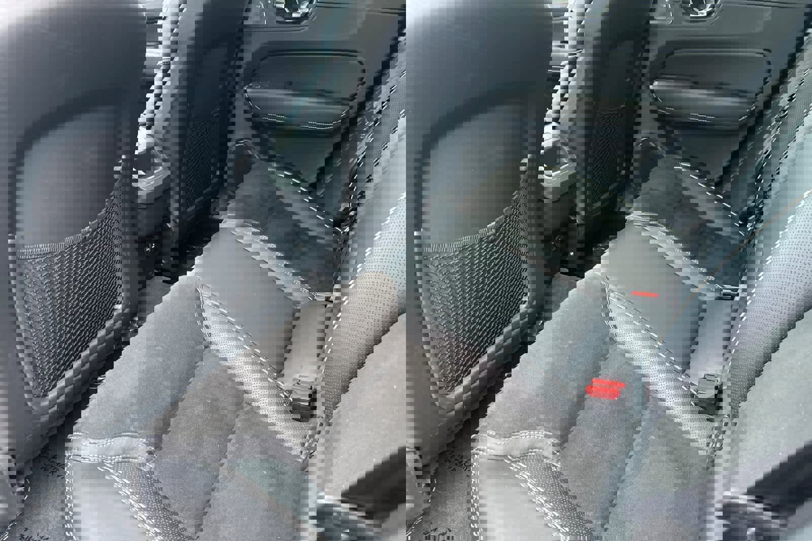 Used 2019 Volvo XC60 T5 R-Design image 4