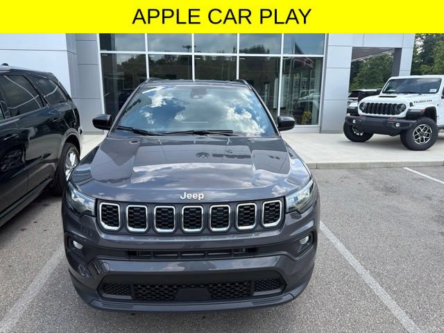 Used 2024 Jeep Compass Latitude AWD/4WD image 2
