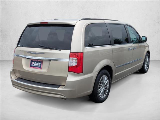 Used 2015 Chrysler Town & Country Touring-L w/ Driver Convenience Group FWD image 5