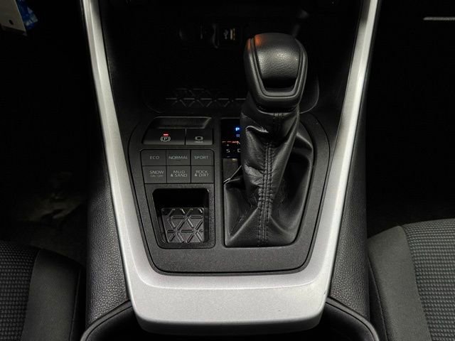 Used 2024 Toyota RAV4 LE image 27