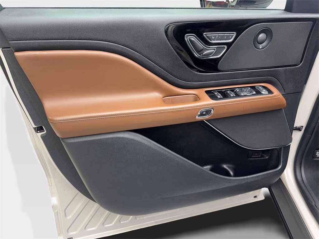 Used 2022 Lincoln Aviator Reserve w/ Equipment Group 201A image 30