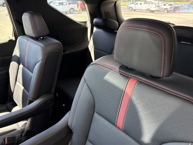 New 2026 Chevrolet Traverse RS w/ LPO, Floor Liner Package image 19