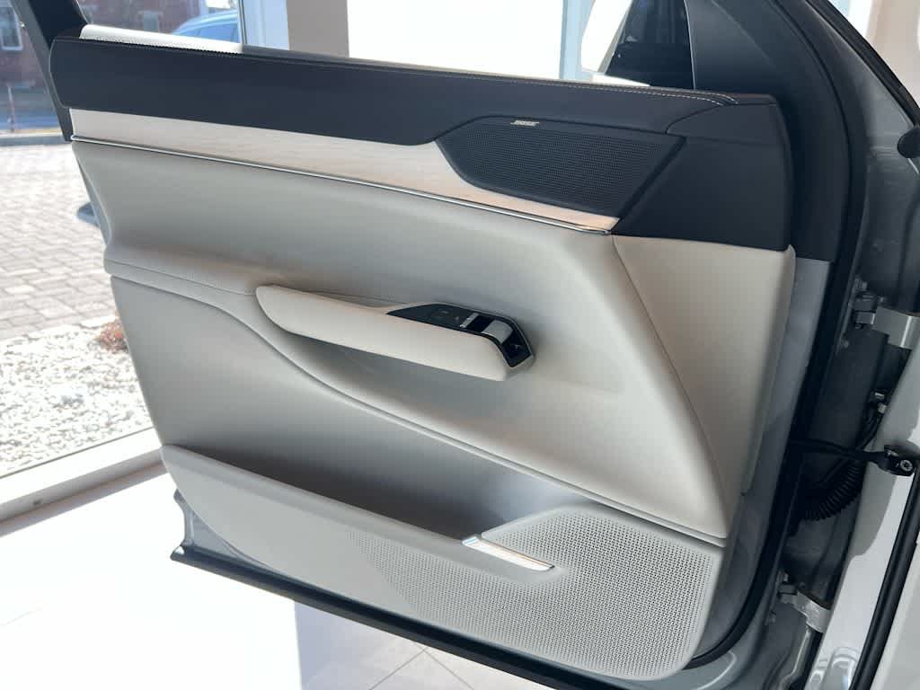 New 2026 Volvo EX90 Plus AWD/4WD image 16