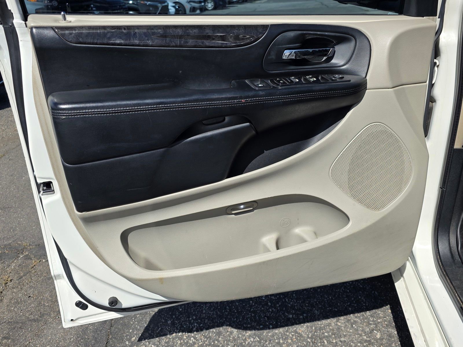 Used 2012 Dodge Grand Caravan Crew FWD image 15