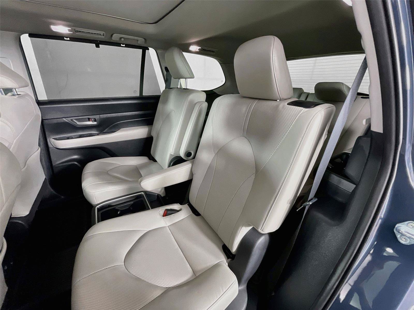 Used 2024 Toyota Grand Highlander AWD image 26