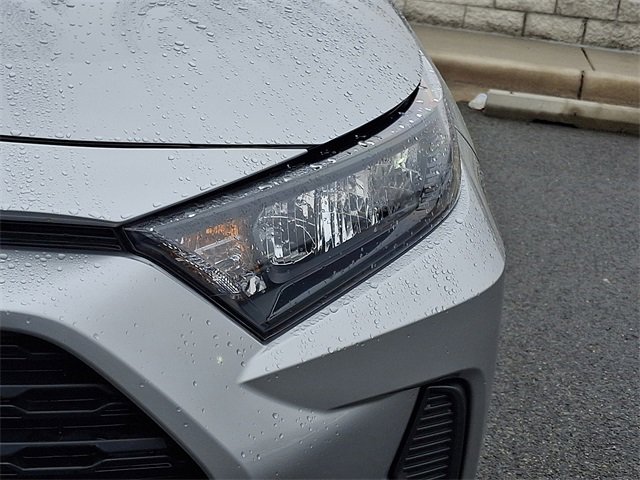 Used 2021 Toyota RAV4 LE image 9