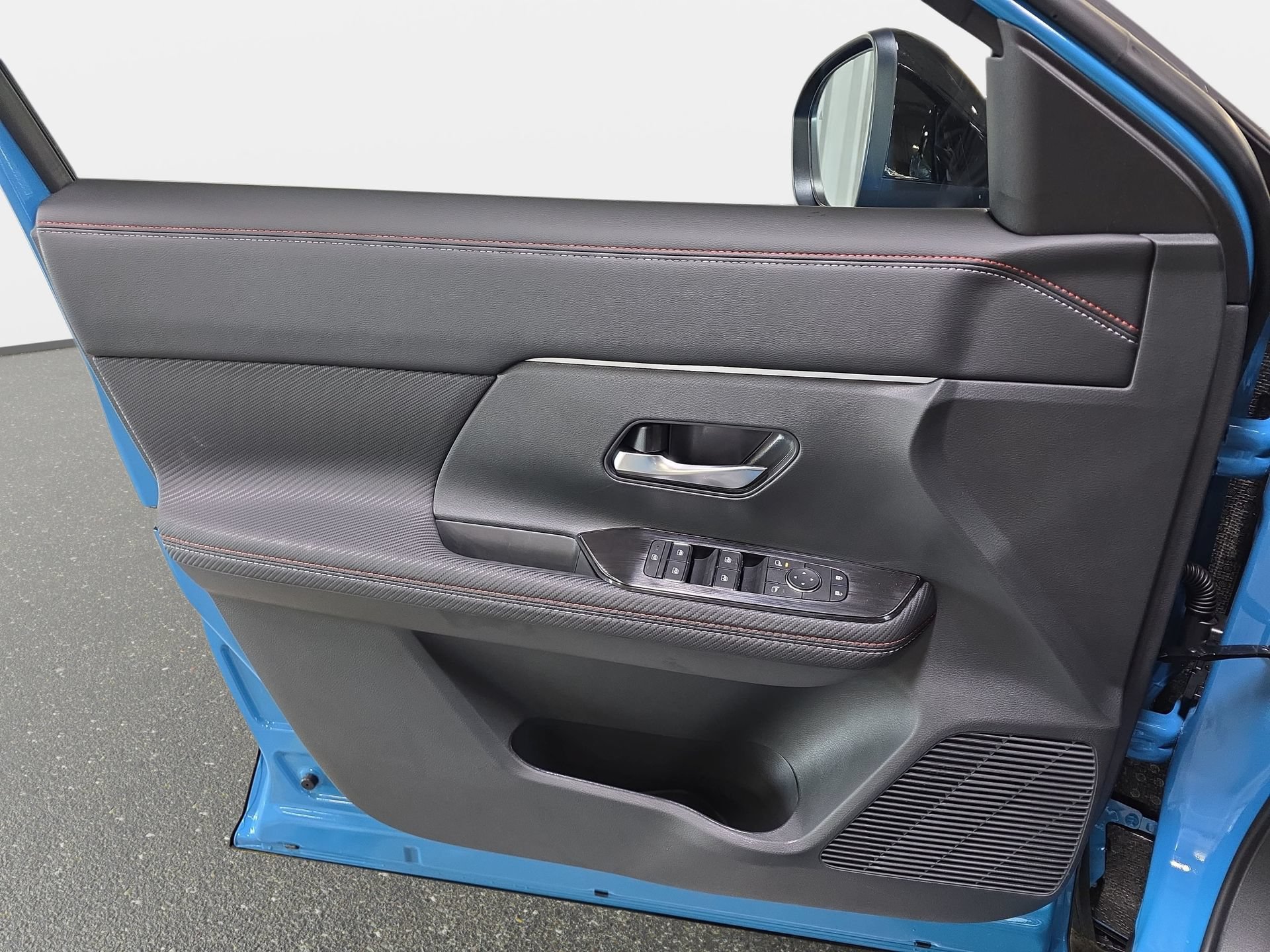 New 2026 Nissan Kicks SR FWD image 25