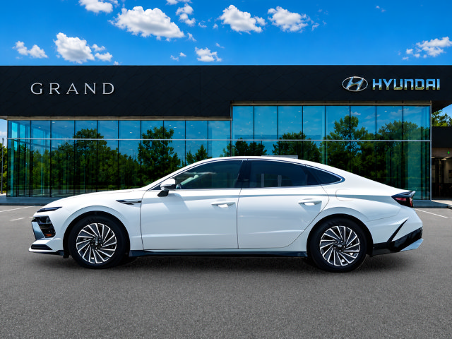 Certified 2025 Hyundai Sonata SEL FWD image 2