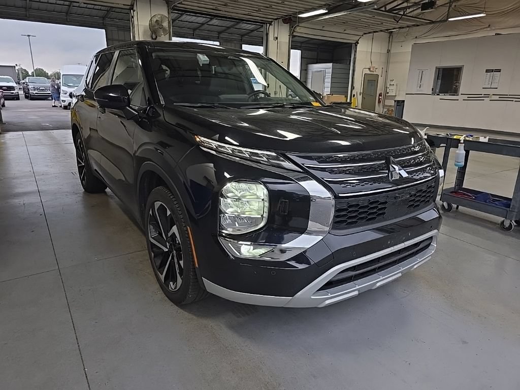 Used 2024 Mitsubishi Outlander SE