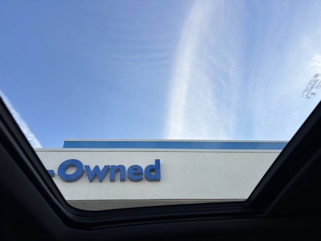 Used 2024 GMC Yukon XL SLT w/ SLT Premium Package image 22