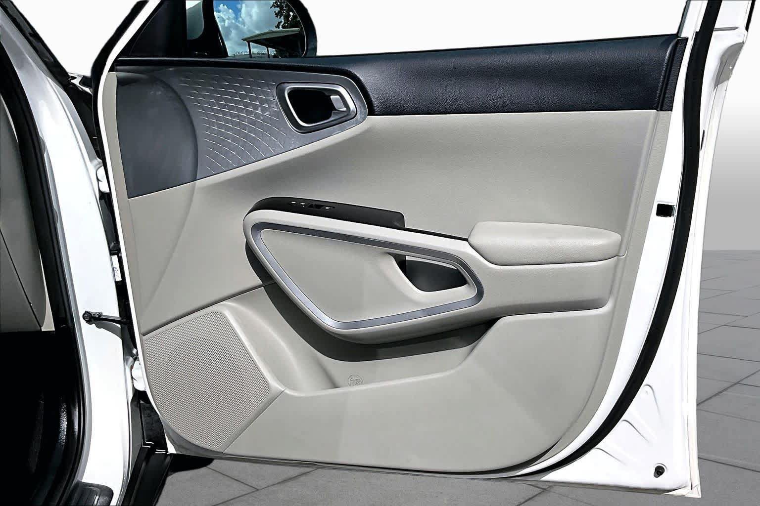 Used 2020 Kia Soul LX FWD image 26
