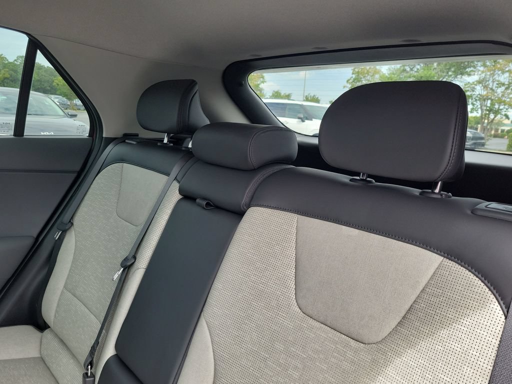 New 2026 Kia Niro FWD image 24