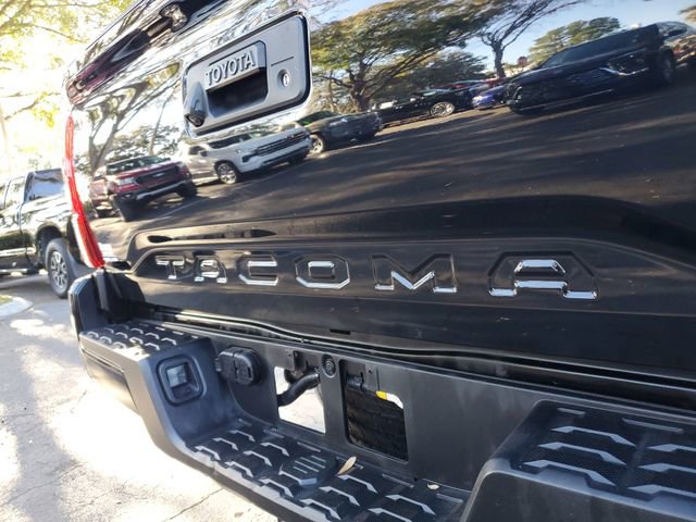 Used 2022 Toyota Tacoma SR5 w/ Technology Package image 7