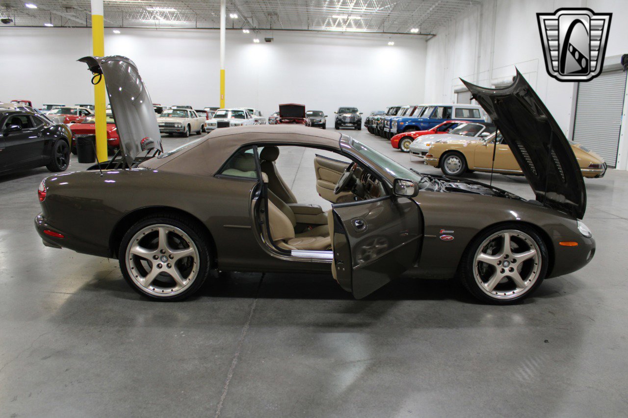 Used 2001 Jaguar XK8 Convertible image 9