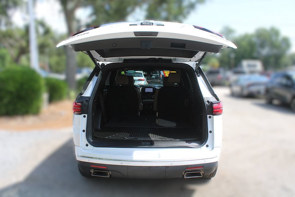 Used 2023 Chevrolet Traverse Premier FWD image 9