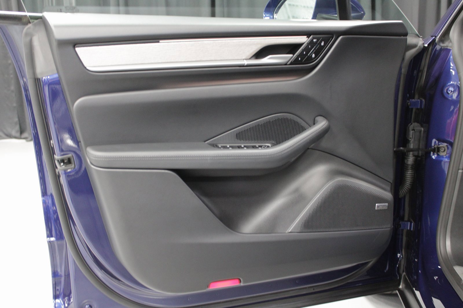 Certified 2024 Porsche Macan 4 Electric image 24