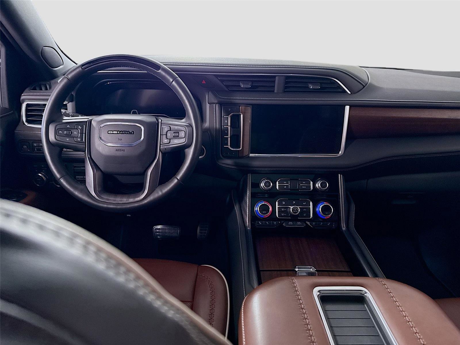 Used 2024 GMC Yukon Denali Ultimate AWD/4WD image 2