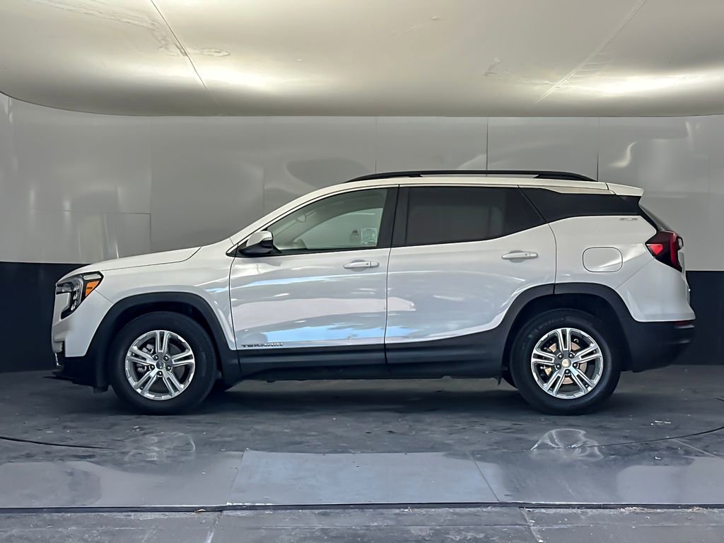 Used 2022 GMC Terrain SLE w/ Driver Convenience Package image 6