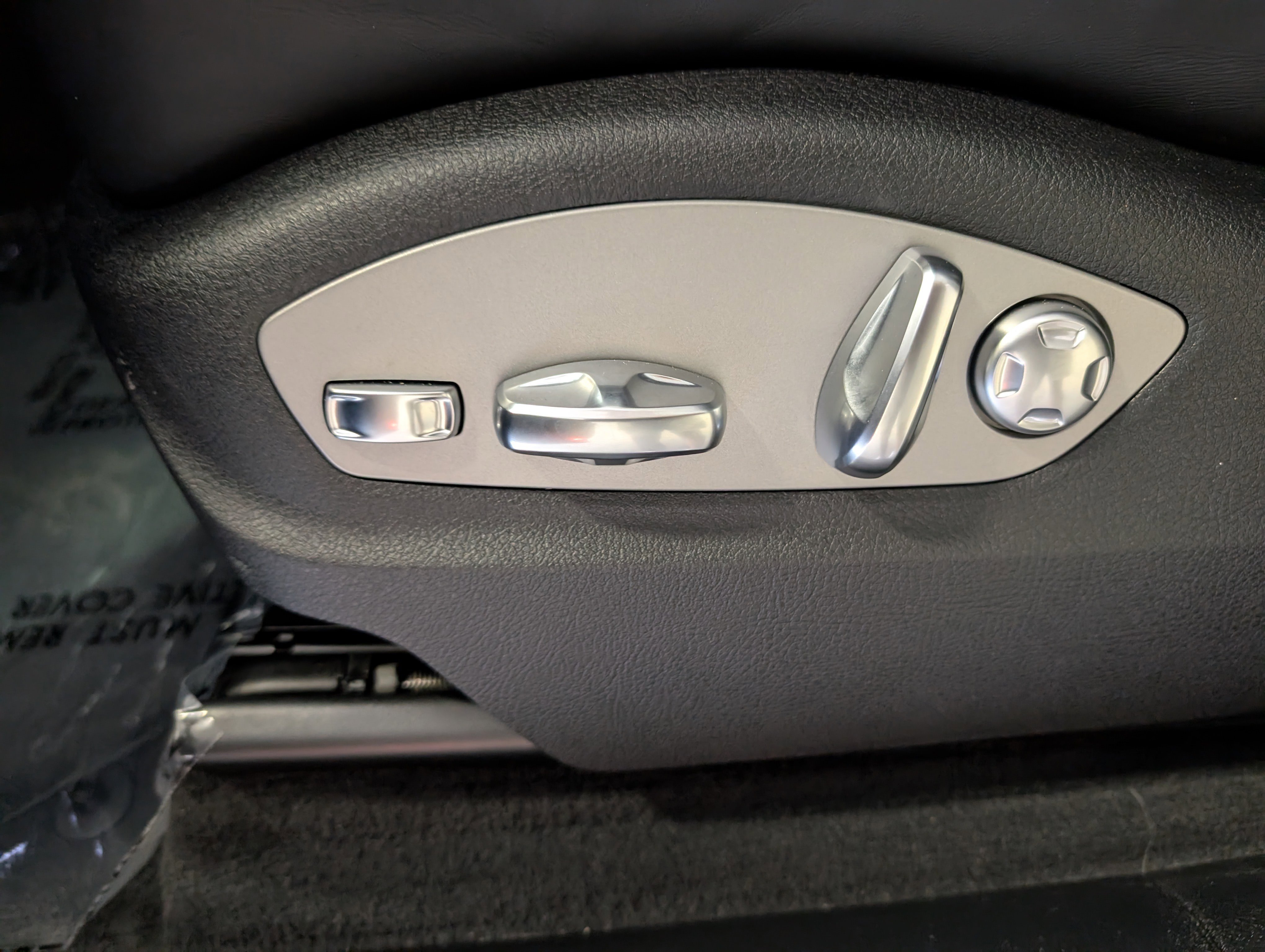 Certified 2024 Porsche Macan image 31
