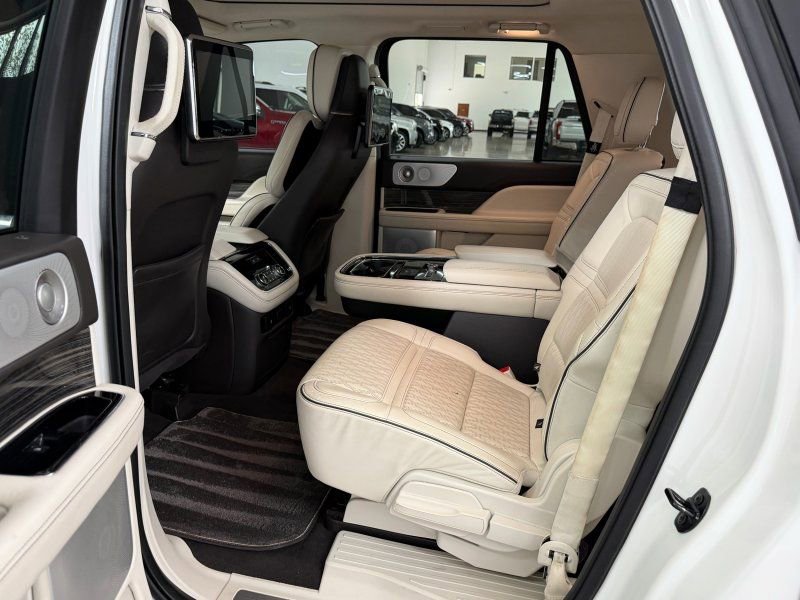 Used 2020 Lincoln Navigator L Black Label AWD/4WD image 16