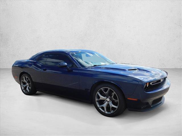 Used 2016 Dodge Challenger SXT w/ Driver Convenience Group RWD image 6