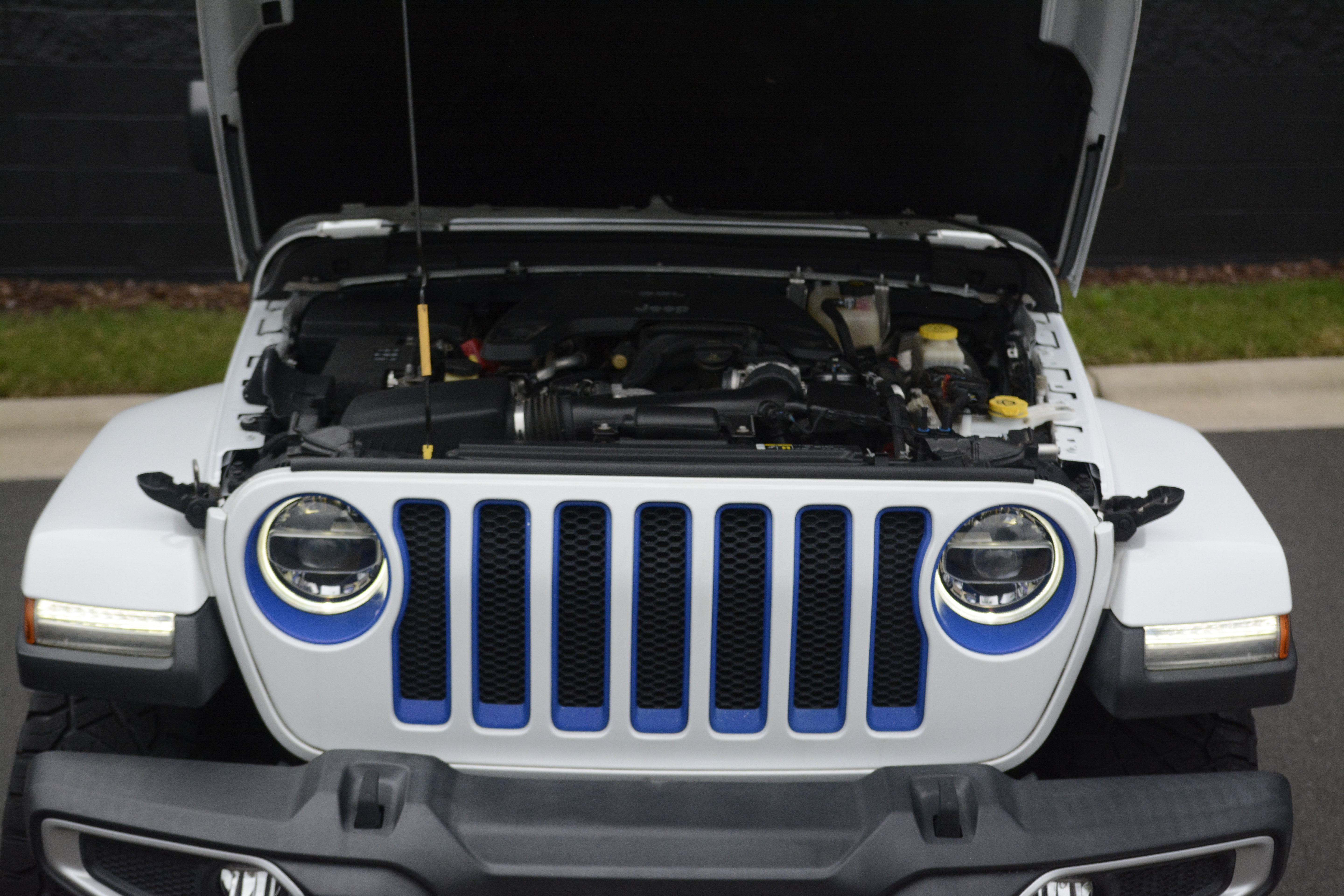Used 2018 Jeep Wrangler Unlimited Sahara AWD/4WD image 37