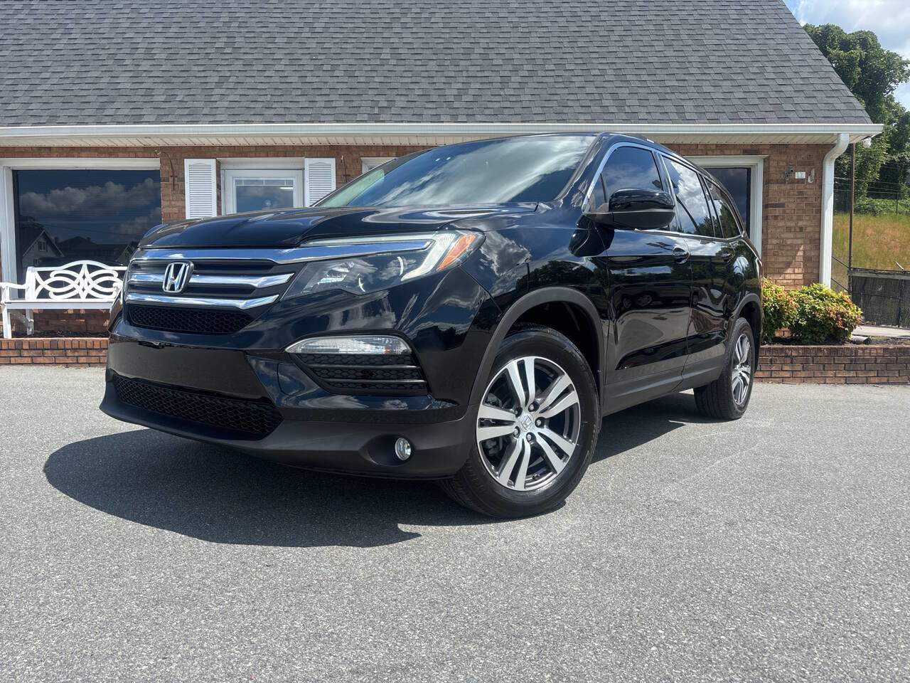 Used 2017 Honda Pilot EX-L image 2