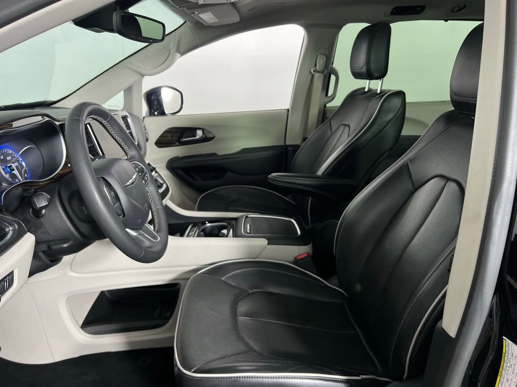 Certified 2024 Chrysler Pacifica Limited image 21