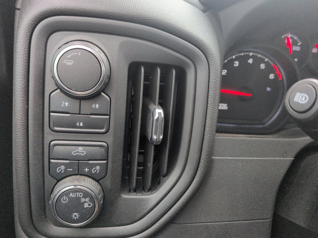 Used 2025 Chevrolet Silverado 2500 Custom w/ Custom Convenience Package image 17