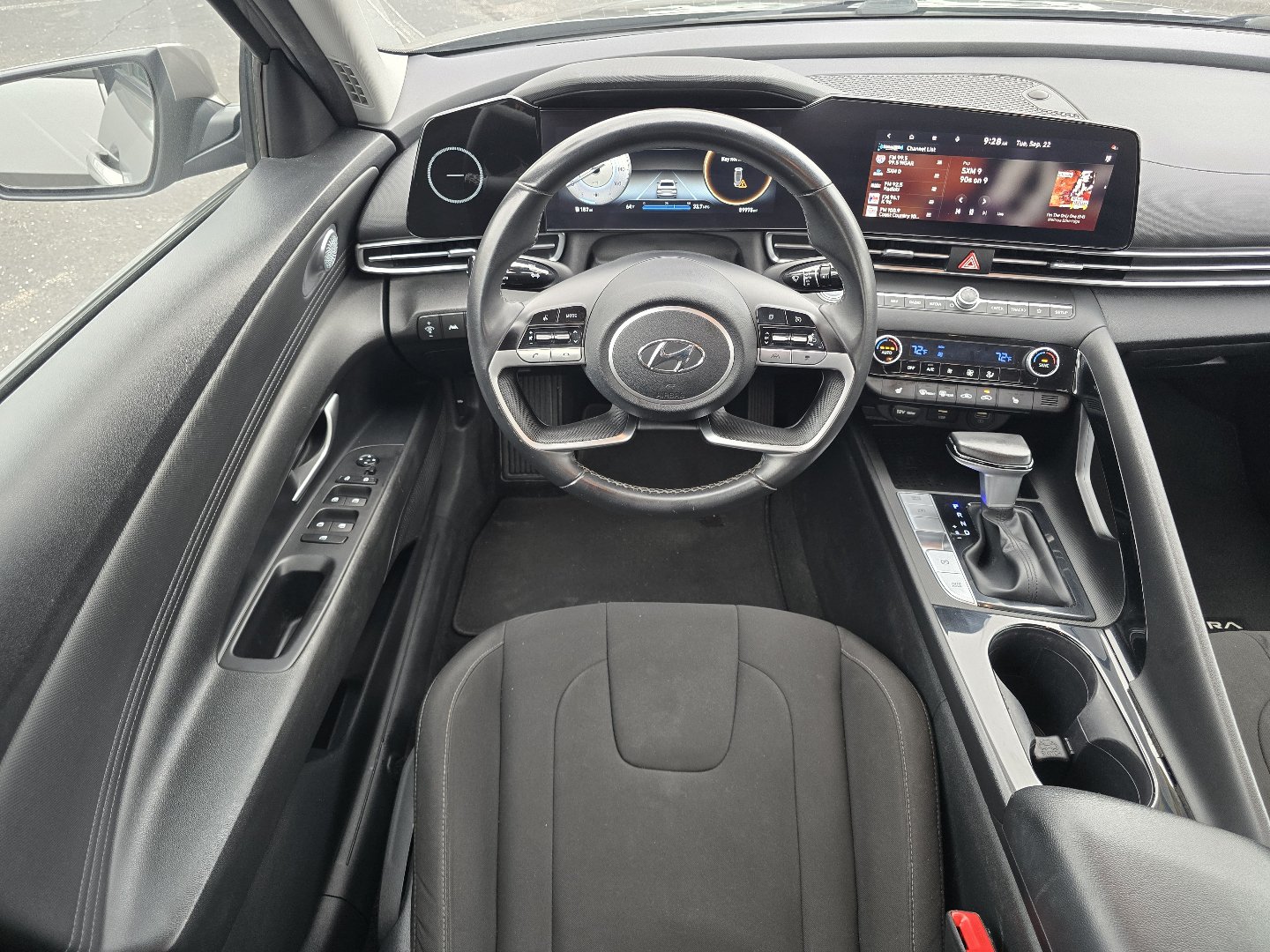 Used 2023 Hyundai Elantra SEL w/ Convenience Package FWD image 3