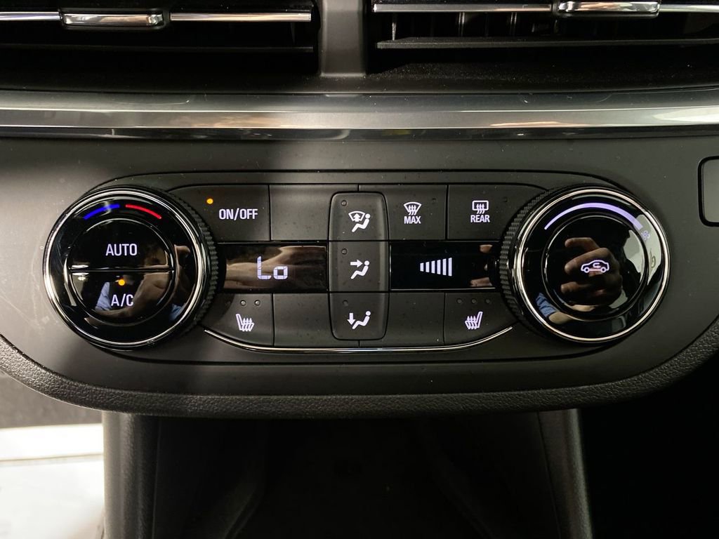 Certified 2024 Buick Envista Preferred w/ Convenience I Package image 18