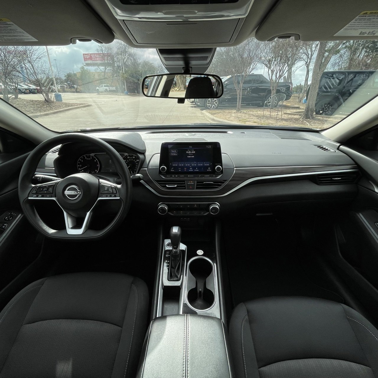 Used 2024 Nissan Altima 2.5 SV image 10